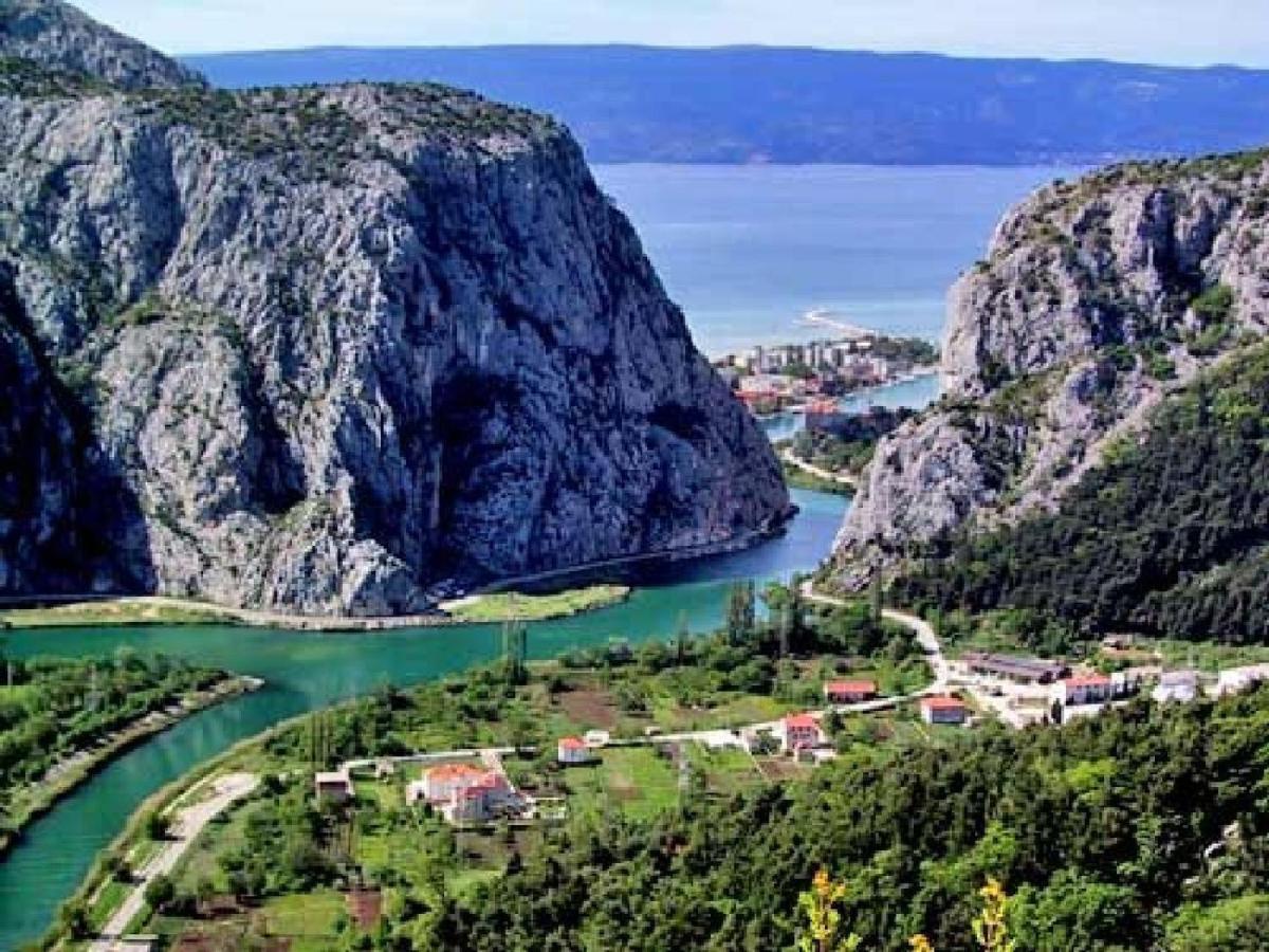 Apartment Sreta Omiš Exteriör bild