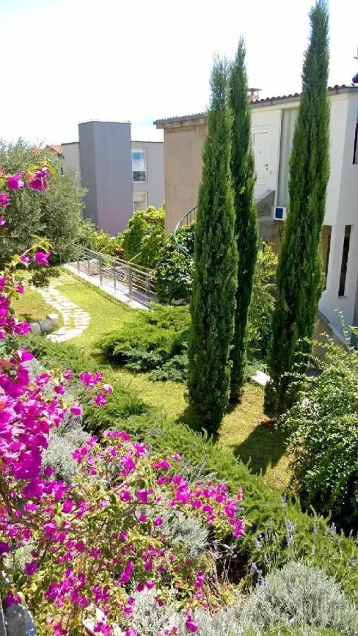 Apartment Sreta Omiš Exteriör bild