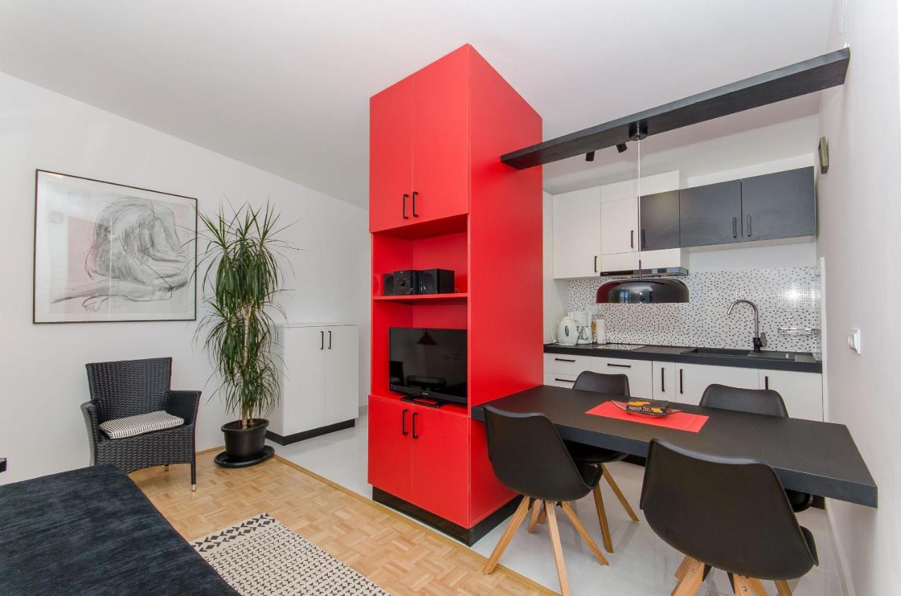 Apartment Sreta Omiš Exteriör bild