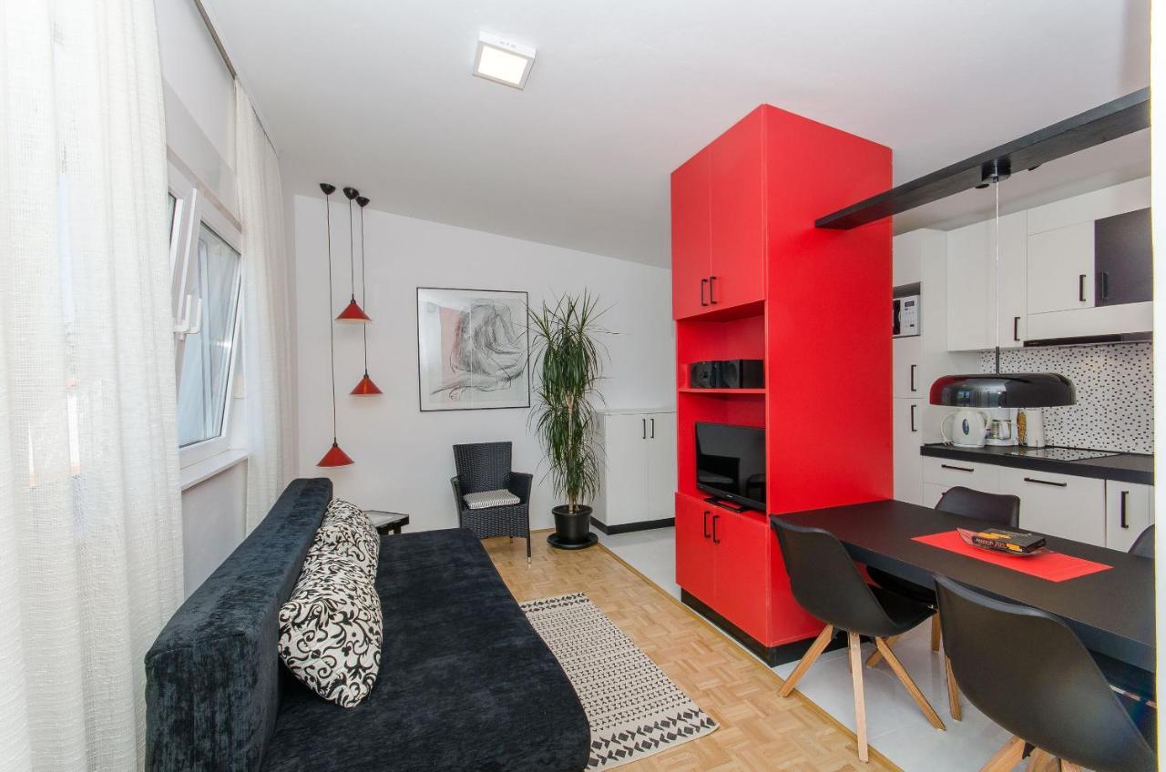 Apartment Sreta Omiš Exteriör bild