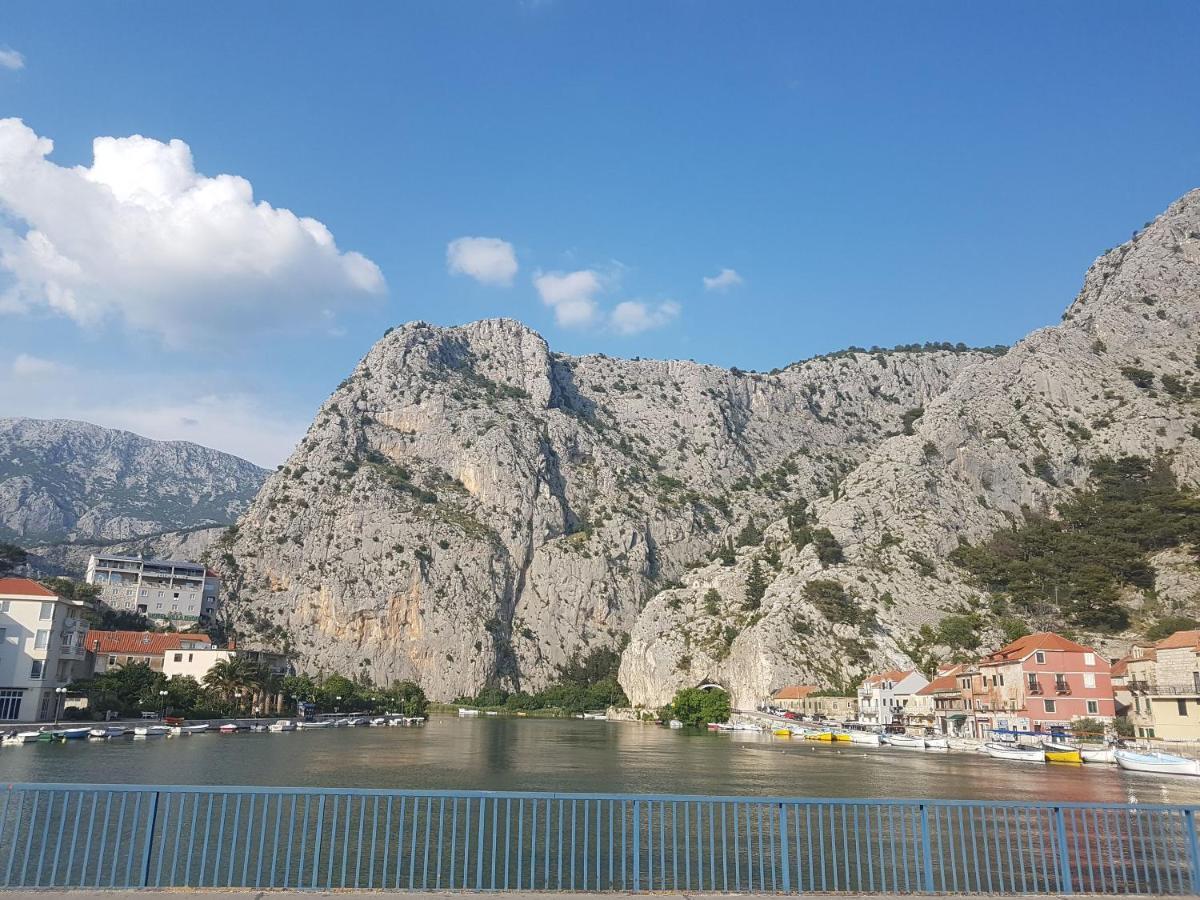 Apartment Sreta Omiš Exteriör bild