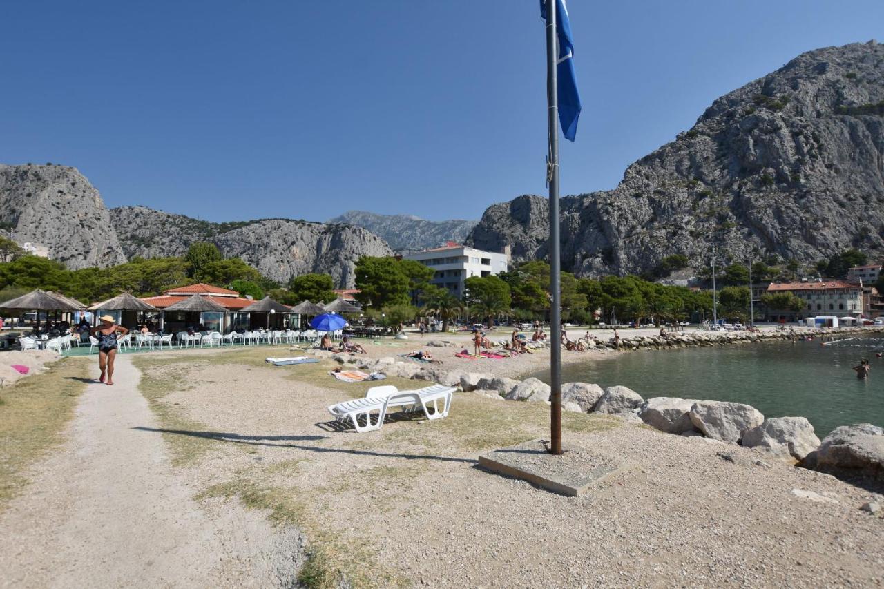 Apartment Sreta Omiš Exteriör bild