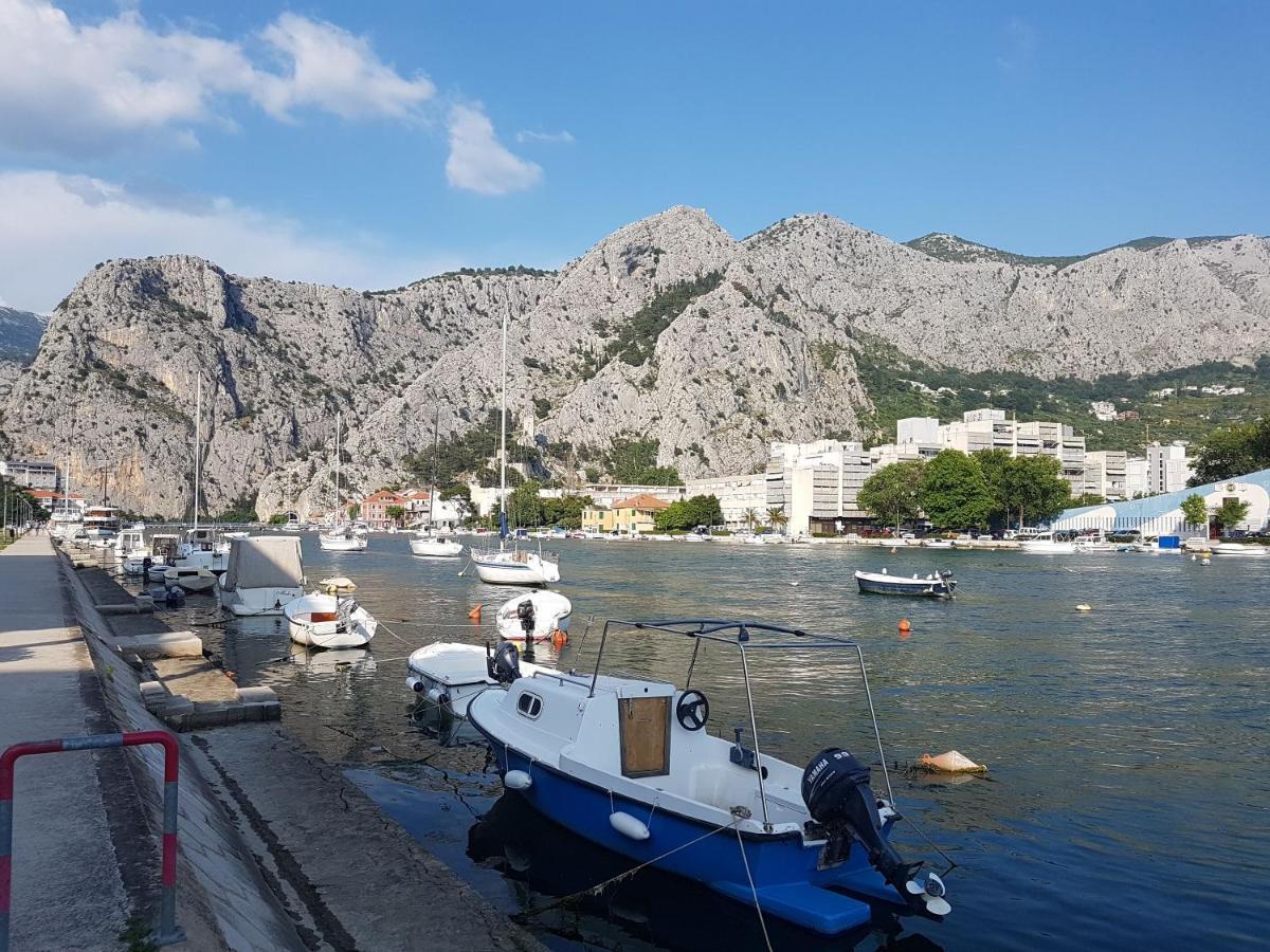 Apartment Sreta Omiš Exteriör bild