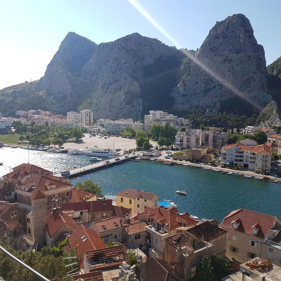 Apartment Sreta Omiš Exteriör bild